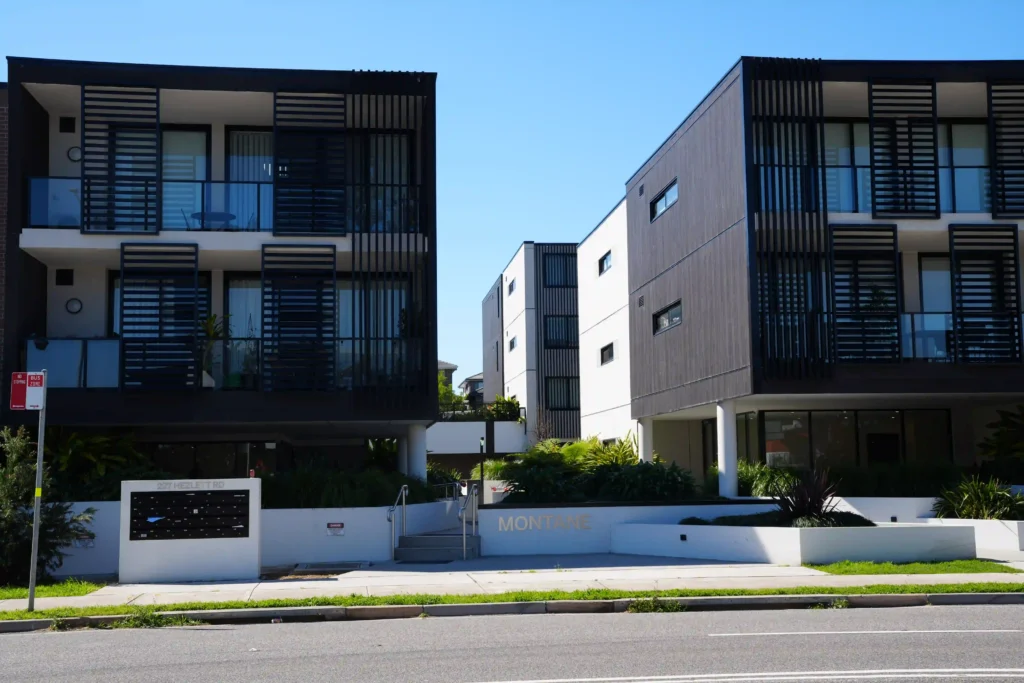 Montane Apartments